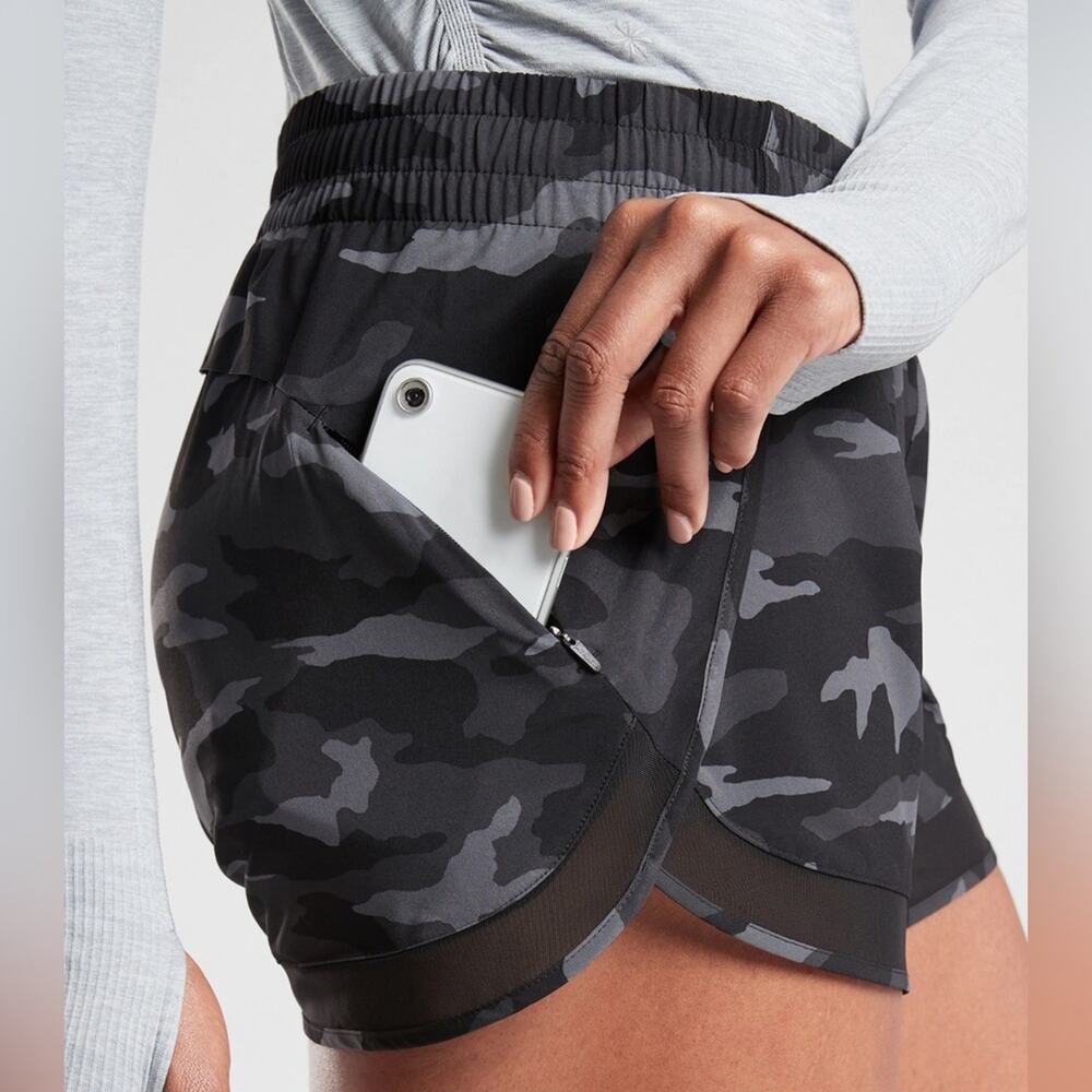 Athleta Printed Mesh Pacer Run Shorts 4” Camo Print Size Medium
